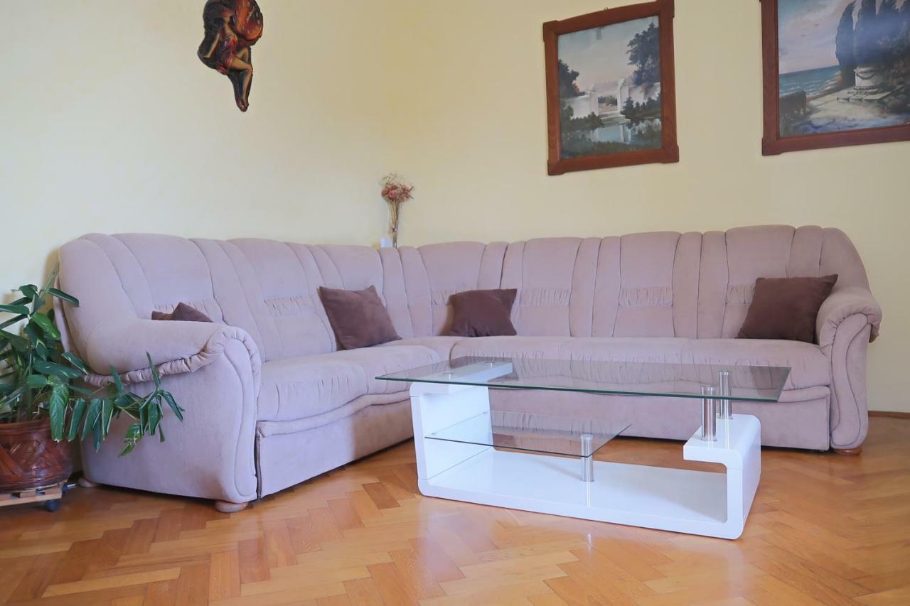 Guest House Ivo Lovran Bagian luar foto